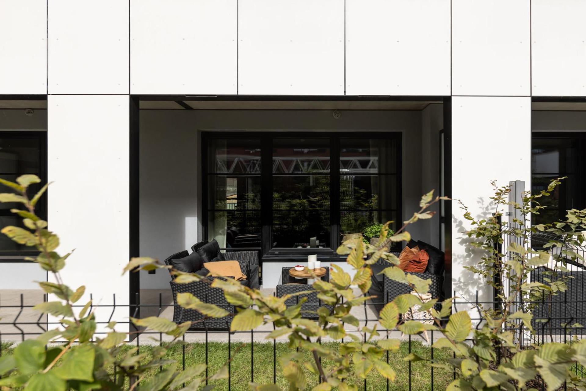 Solidarnosc Three Bedrooms & Garden Apartment Danzig