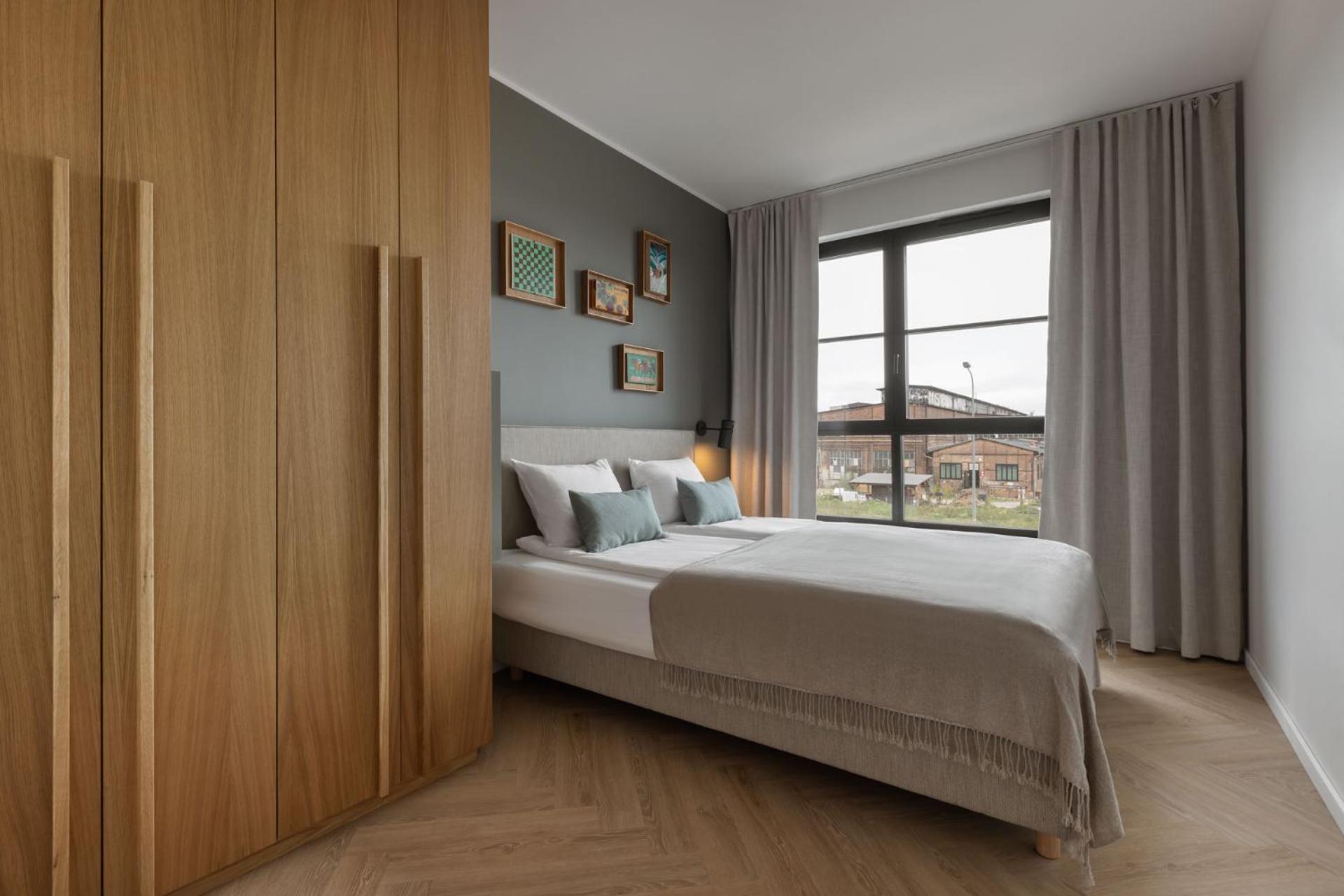 Solidarnosc Three Bedrooms & Garden Apartment Danzig